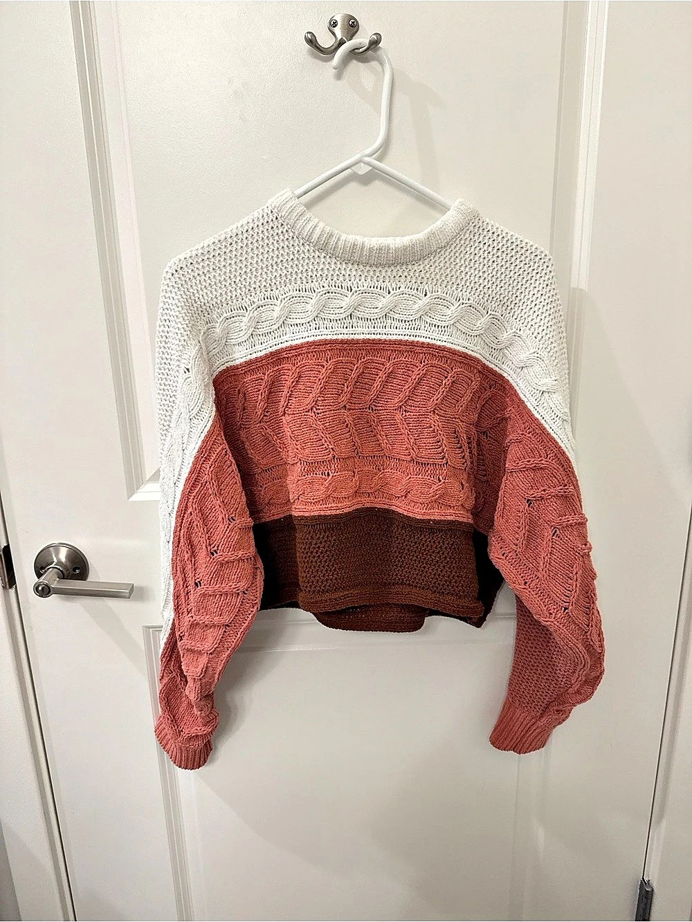 Sweater in White & Pink Size Medium